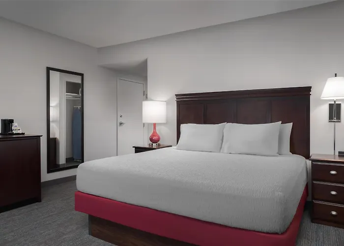 Hampton Inn & Suites Omaha-Downtown