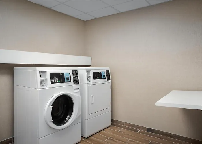 Hampton Inn & Suites Omaha-Downtown