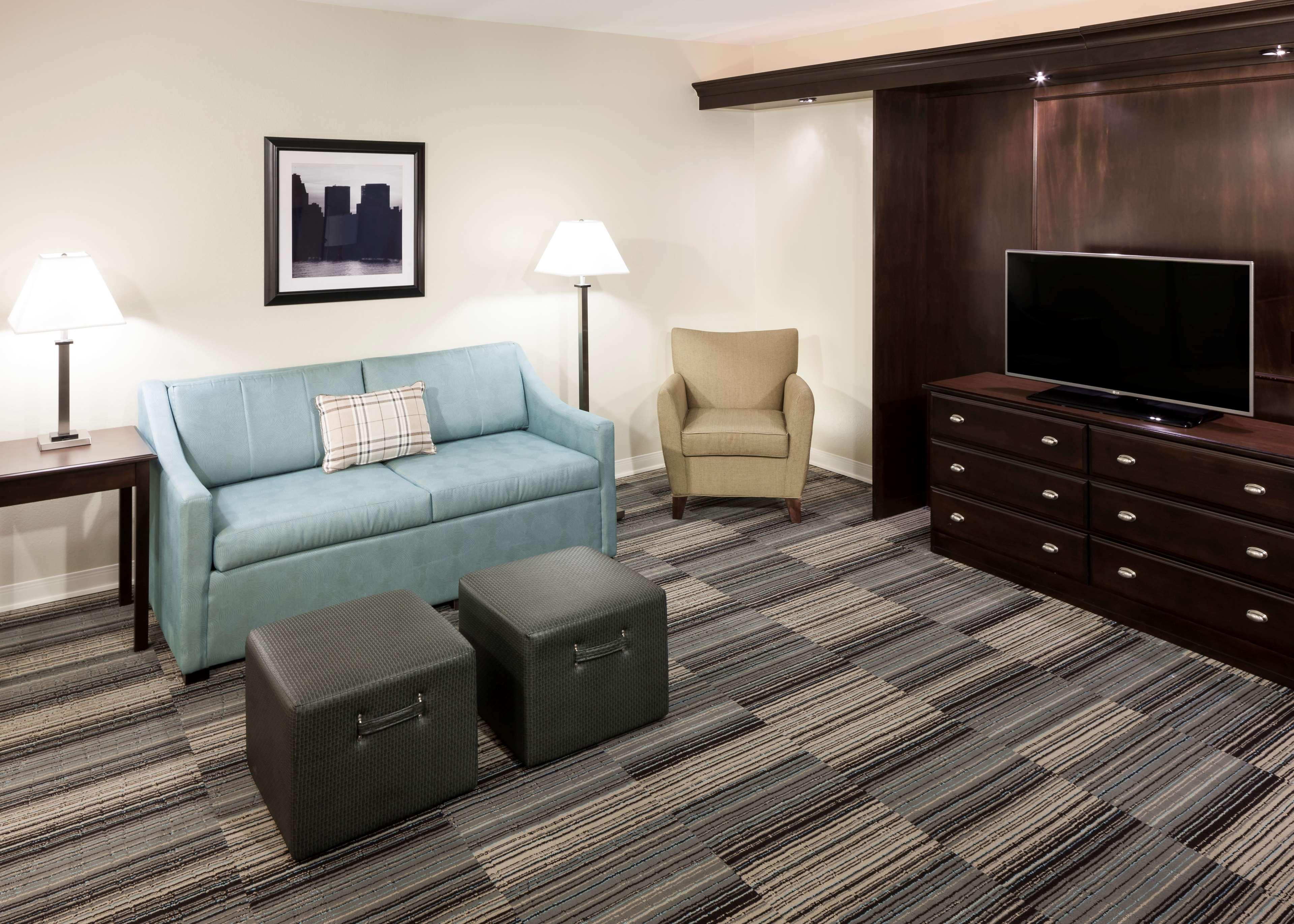 Hampton & Omaha-downtown 3*