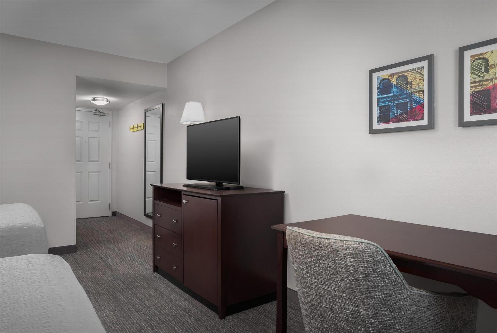 Hampton & Omaha-downtown Hotel 3*