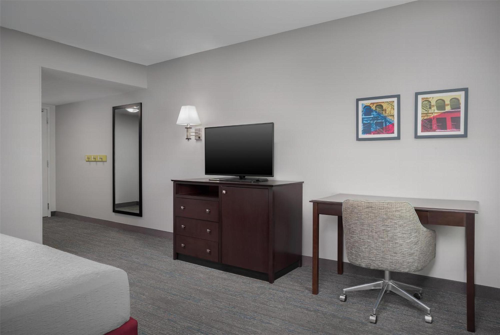Hampton & Omaha-downtown 3*