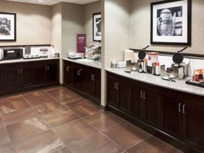 Hampton & Omaha-downtown 3*