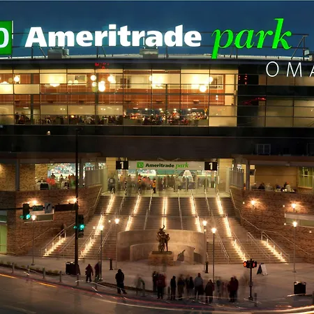 Hampton Inn & Suites Omaha-Downtown 